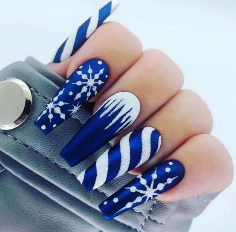 Ongles hiver flocons bleus - les nail arts de l'hiver 2023 sur ongles-pro-a-domicile.fr